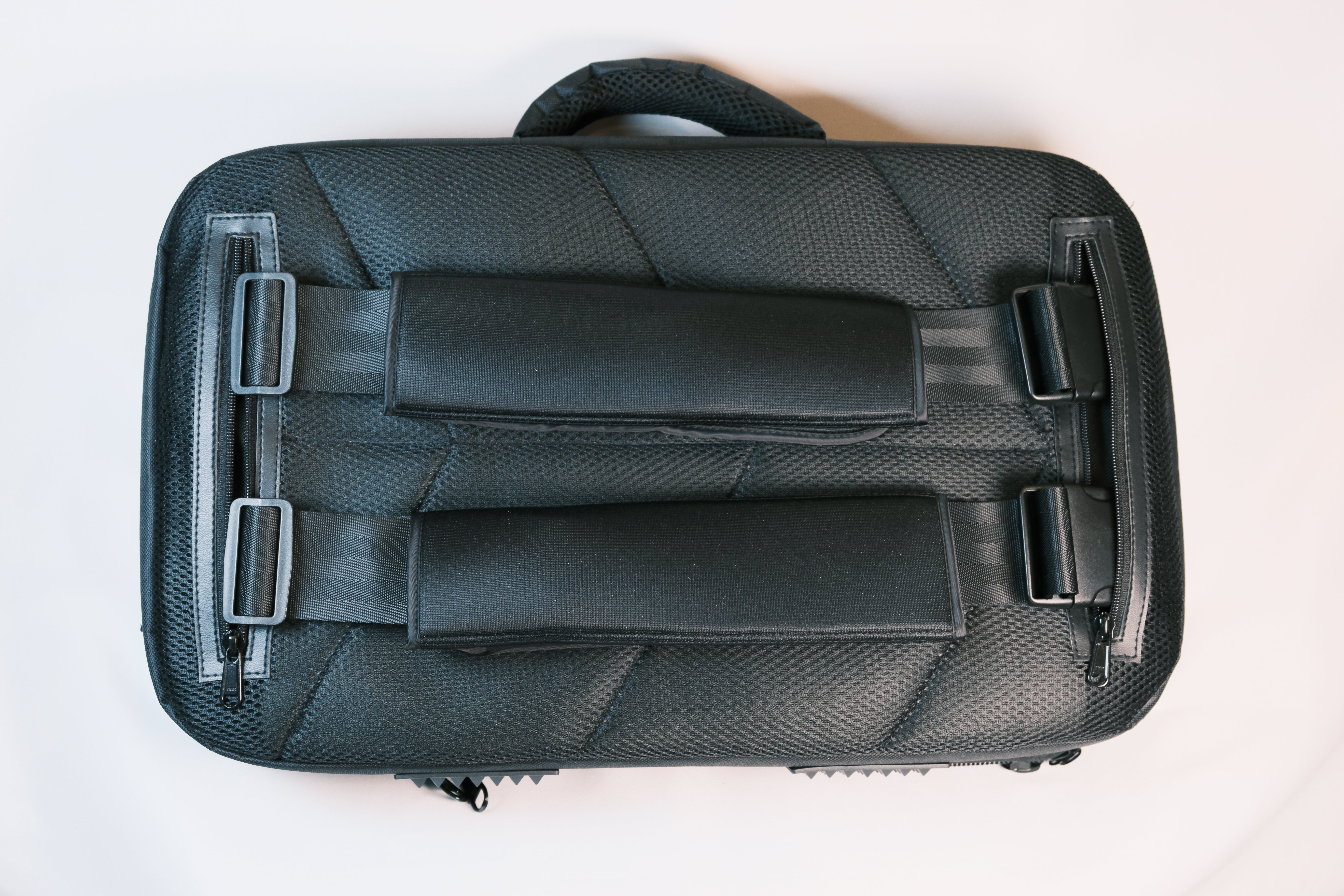 在庫一掃】前抱え対応リュック型エフェクターケース 中型マルチまで